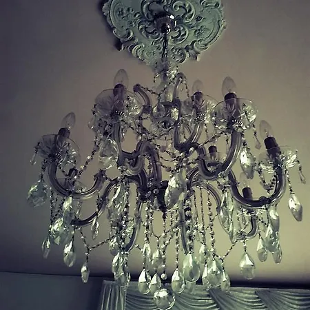 לינה וארוחת בוקר Adriano