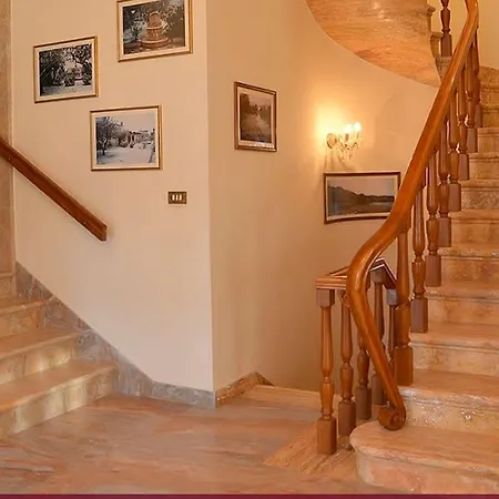 住宿加早餐酒店 Adriano 卡瓦翁贝罗内斯